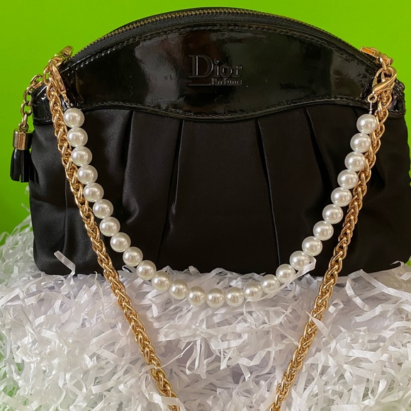 Dior Perfumes cosmetic bag & Chain - Picture 1 of 11